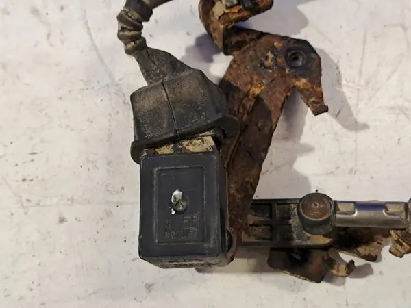 Sensor de nível de farol esquerdo Saab 9-5 Estate 1.9L OEM 12783354 image 4