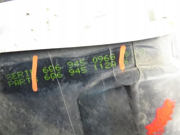 Luz trasera derecha VW Polo IV (9N_) 6Q6945112A image 2