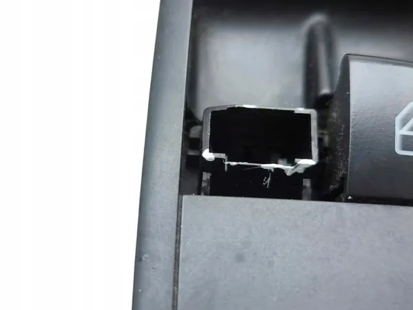 Mercedes-Benz A W169 2008 Voorlinkse raamknoppen OEM image 8