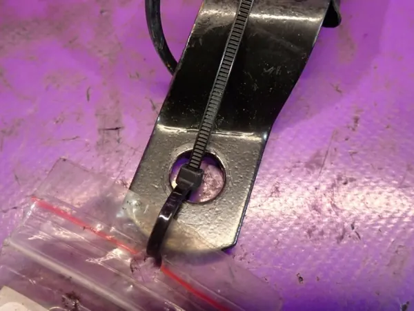 Boucle de ceinture avant gauche OEM 6Q0857755F Seat Ibiza IV image 3
