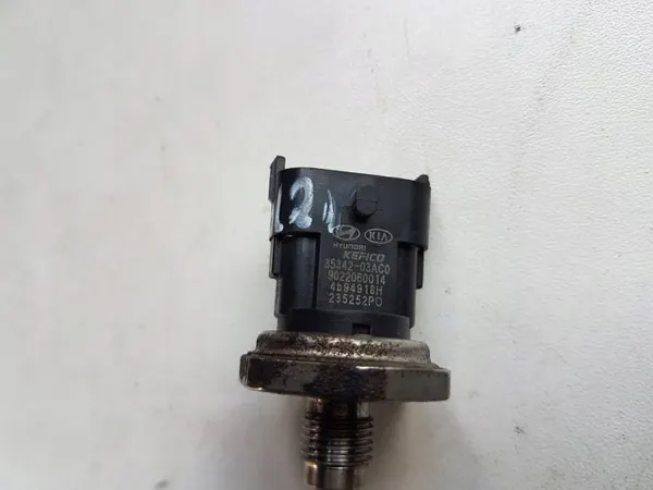 Sensor Presión Combustible Kia OEM 3534203AC0 - Usado image 5