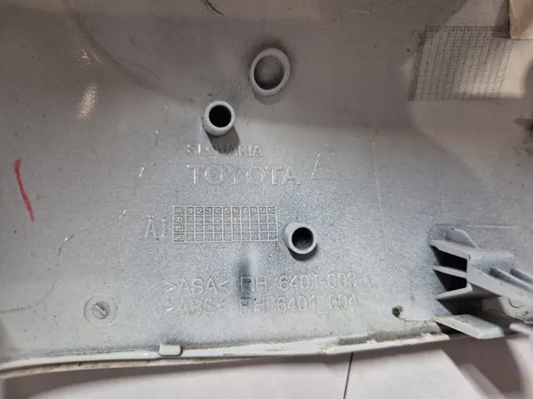 TOYOTA YARIS III 11-19 Right Mirror Cover Silver 6401003 image 4