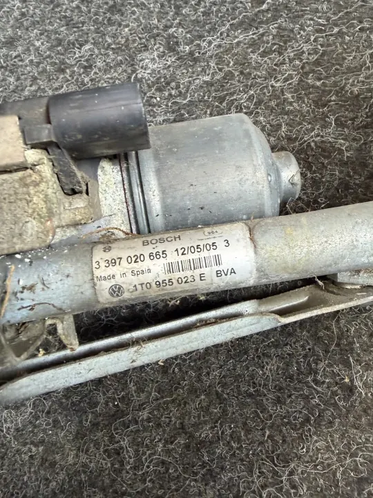 VW Touran Linker Frontscheibenwischerhebel OEM 1T0955023E image 4
