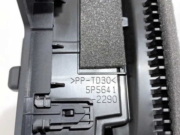 Grelha ventilação dianteira centro OEM 55472-52180 Lexus LBX image 5