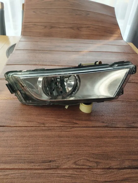 OEM 5E0941700 Oikea halogenivalo Skoda Octavia III:lle image 2