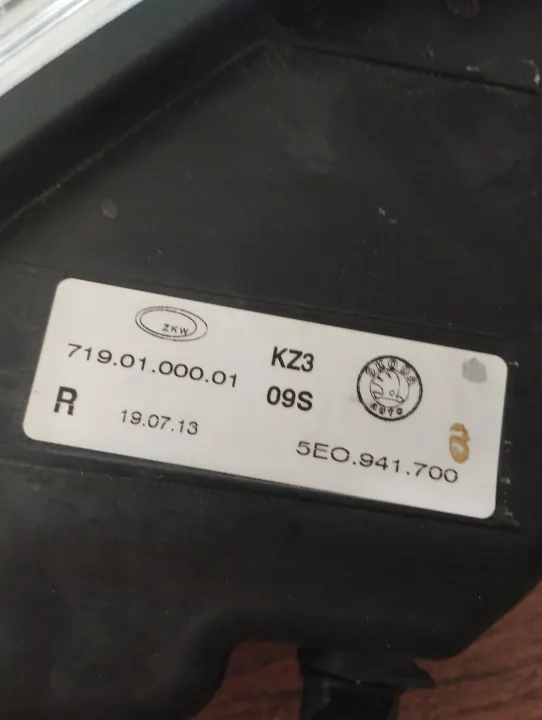 OEM 5E0941700 Oikea halogenivalo Skoda Octavia III:lle image 4