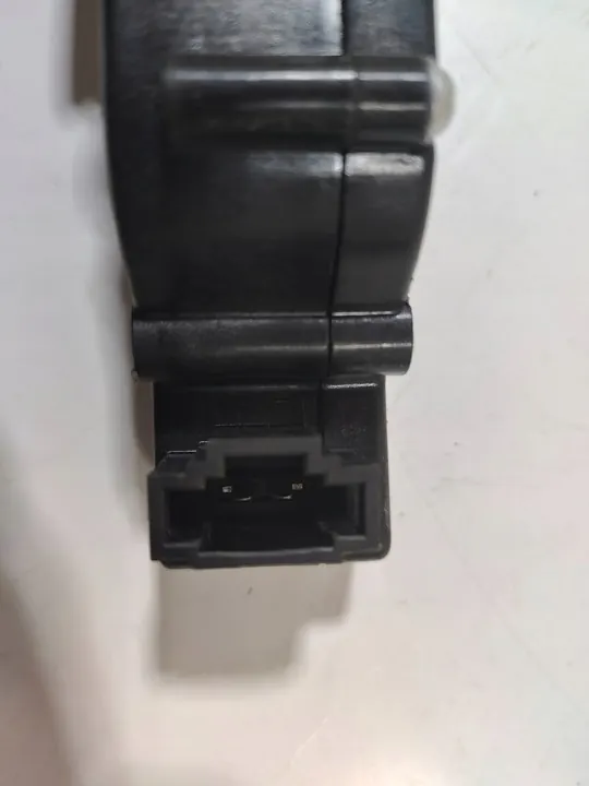 Tesla Model S Baklucka Aktuator 1003549-00-D image 3