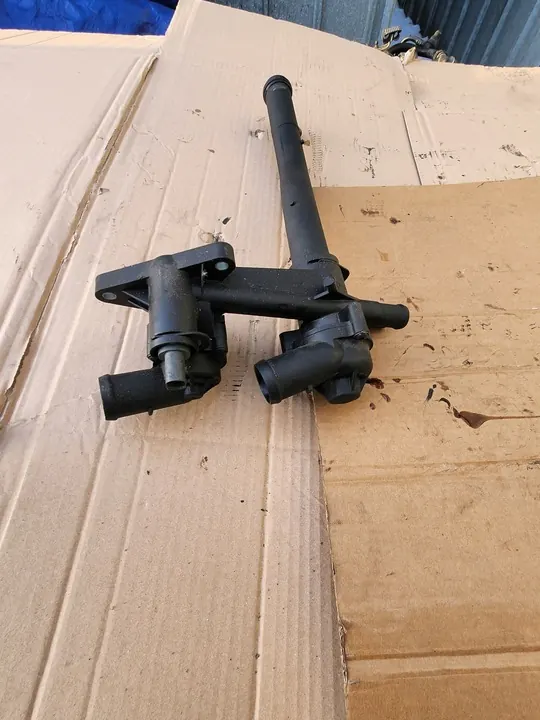 Carcasa de termostato VW Skoda Seat 1.4 TSI TFSI image 4