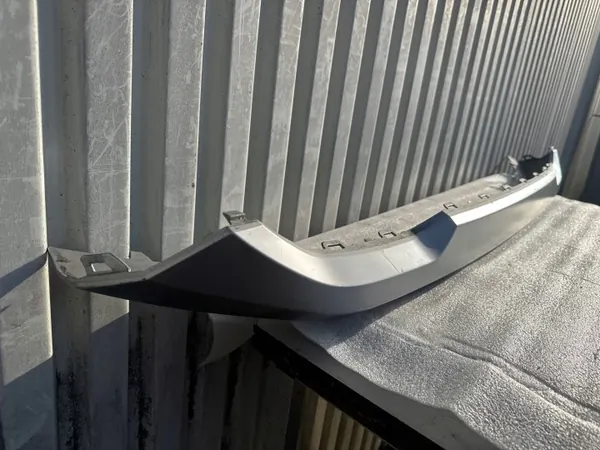 Spoiler dianteiro Skoda Elroq OEM 5LJ807733 image 3