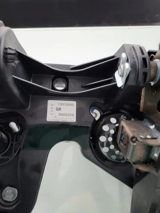 Opel Astra J Manuelle Pedale OEM 13315200 - Gebraucht image 3