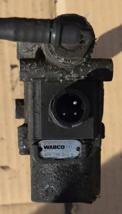 Válvula de freno delantera OEM A0044296544 Mercedes Actros image 3