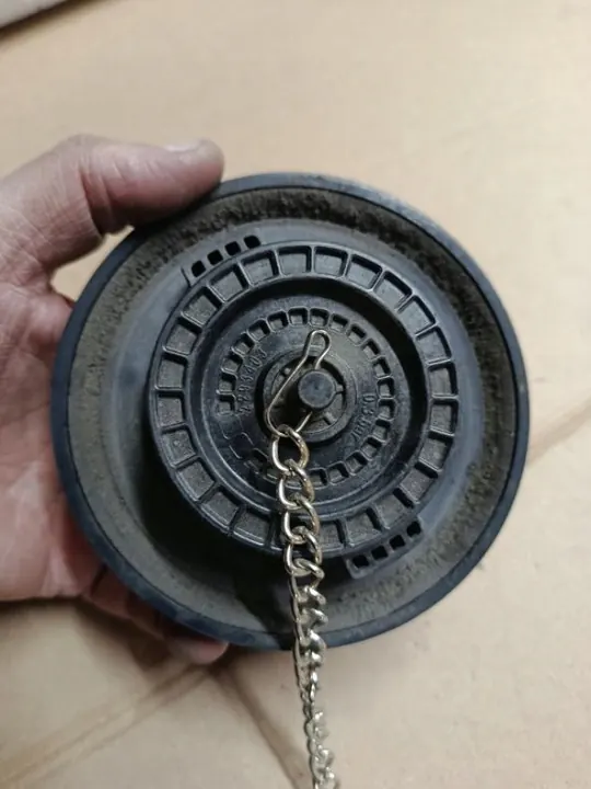Bouchon de réservoir DAF avec clés OEM 2293403 - 80mm image 4