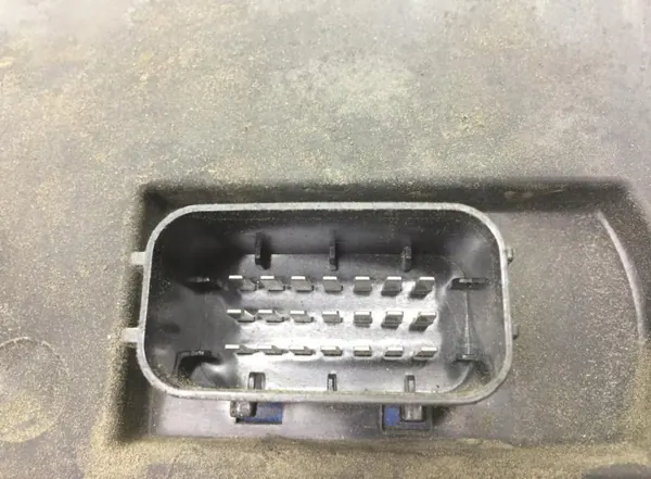Caixa de fusíveis Volvo OEM 22310124 - Estado usado image 5