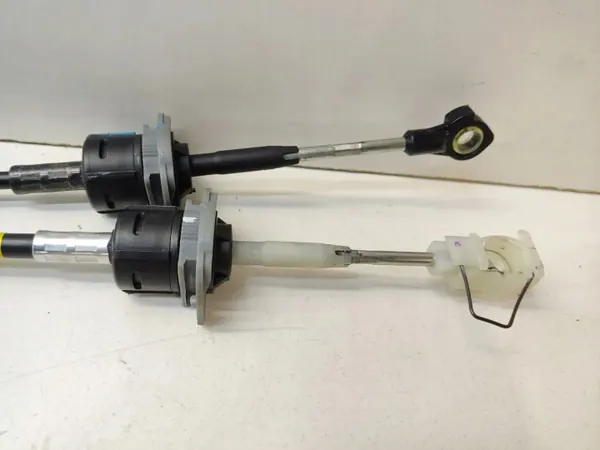 Enlace de cambios Kia OE OEM D007LH5 - Usado image 5