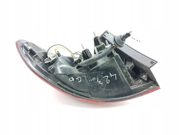Luz trasera derecha Hyundai Santa Fe 2012 OEM image 3