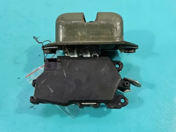 Fecho de porta-malas Subaru OEM IMPRK1547418 - Usado image 4