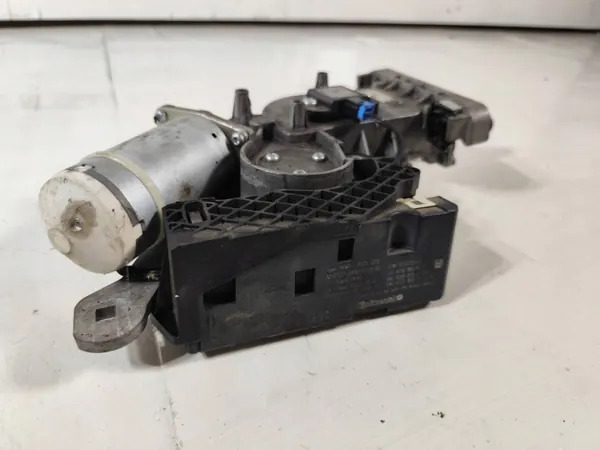 Actuateur de coffre Mercedes E W212 OEM A2128203742 image 4