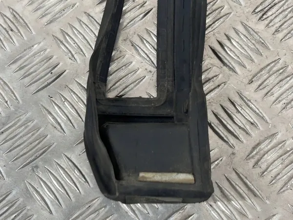 Joint de coffre Tesla Model X OEM 104851100C - Occasion image 10