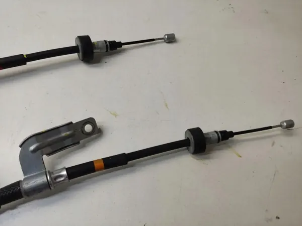 Kia Stonic Handbremskabel OEM H84002L04 image 9