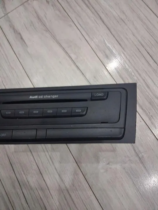 Trocador CD Audi OEM 8T1035110A - Estado usado image 3