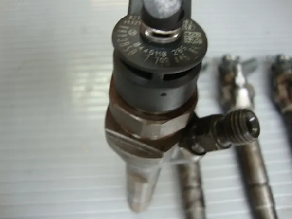 Iniettore BMW F10 F30 2.0D 0445110289 image 3