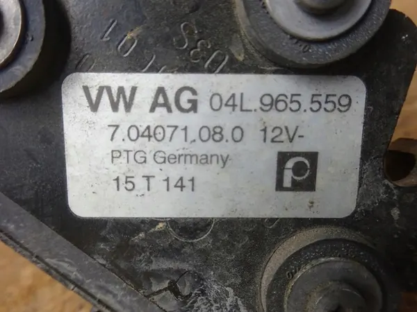 AUDI A4 B8 8K A5 8T 2.0 TDI Vattenpump 5Q0965561B image 4