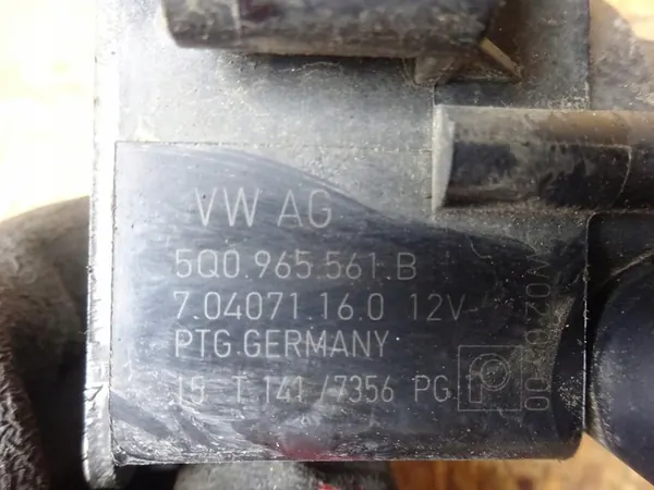 AUDI A4 B8 8K A5 8T 2.0 TDI Vattenpump 5Q0965561B image 5