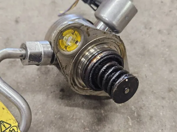 Hochdruckkraftstoffpumpe Opel Insignia A 2013 0261520156 image 2