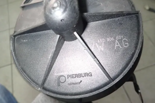 AUDI R8 4S Toissijainen ilmapumppu OEM 4S0906601 image 3