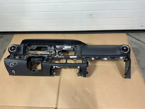 Kojelauta OEM A2136809404 Mercedes E-luokka W213 image 2