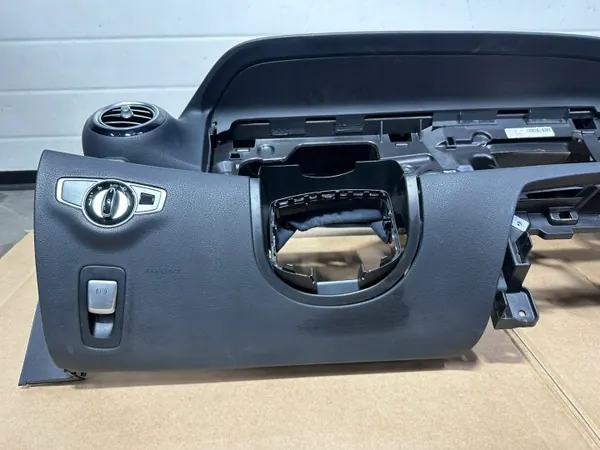 Kojelauta OEM A2136809404 Mercedes E-luokka W213 image 4