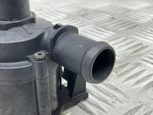 Vattenpump AUDI A5 8T 06H121601J image 2