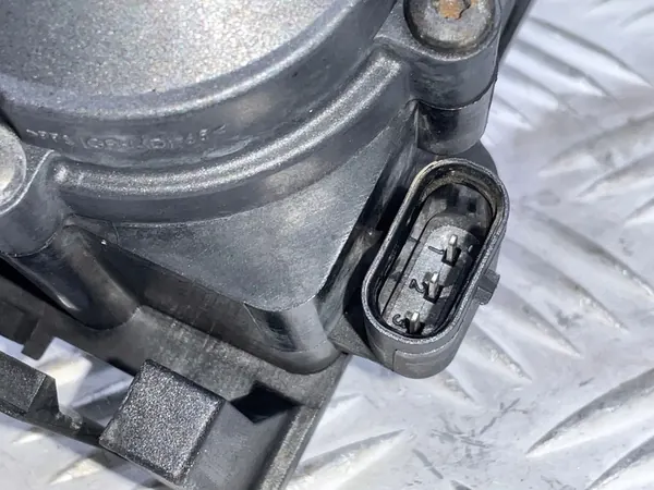 Vattenpump AUDI A5 8T 06H121601J image 3