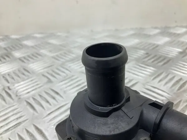 Vattenpump AUDI A5 8T 06H121601J image 4