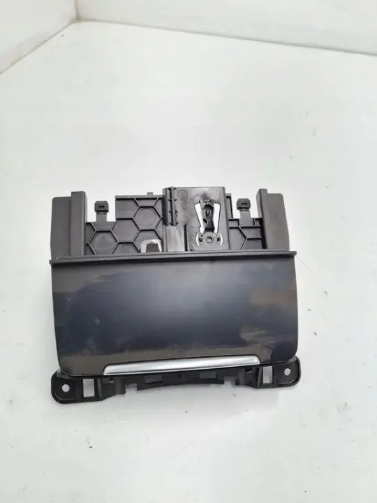 Cinzeiro Audi A5 OEM 8R0857951 - Estado usado image 2