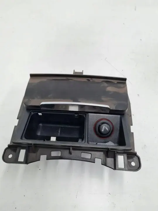 Cinzeiro Audi A5 OEM 8R0857951 - Estado usado image 3