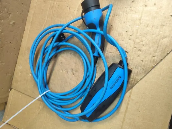 Chargeur Mazda Hybride OEM 4100-79-601B 13A Mennekes image 2