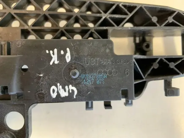 Audi Q7 4M Höger framdörrhandtagsram OEM 4M1837885A image 3
