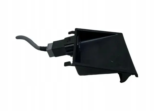 Puerto USB OEM 31306768 para Volvo V40 Estate 2016 image 3
