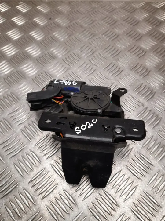 TESLA MODEL 3 Y BAKLUCKA LÅS 1500604-00-B image 2