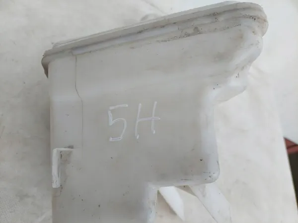 Pesulaitteen säiliö OEM 85315-0D170 Toyota Yaris 2011-2019 image 7
