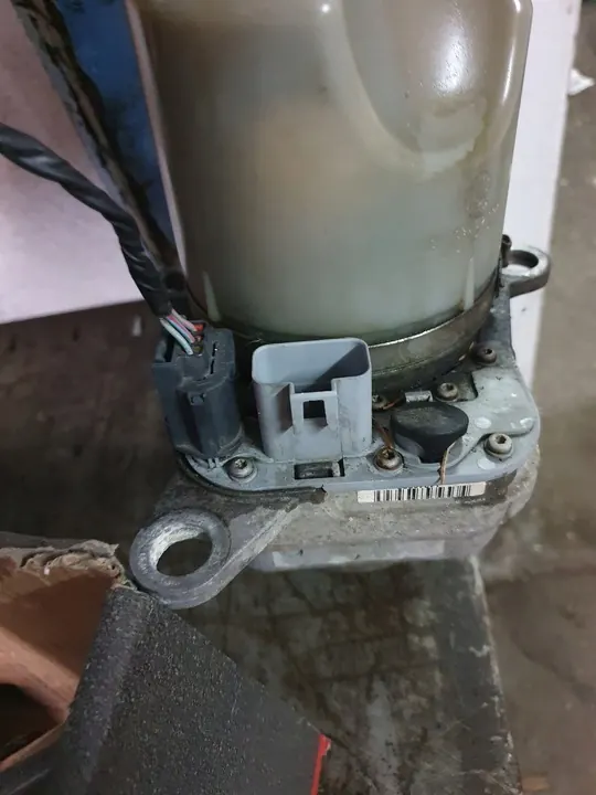 Bomba de direção assistida Volvo V50 4N513K514DJ image 3