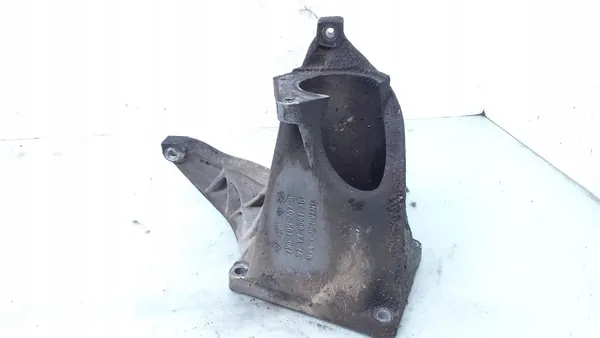 OEM 7M0199207B Halvaxelfäste Begagnad image 2