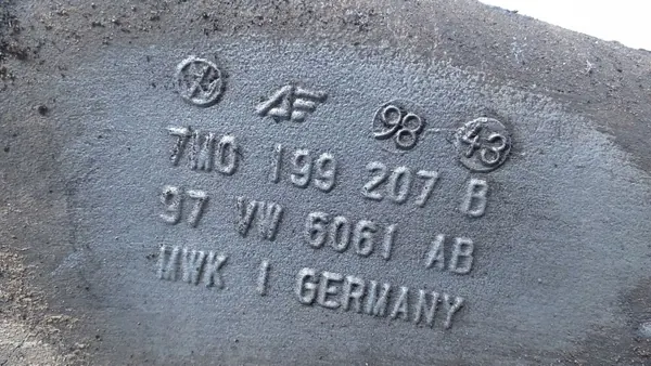 OEM 7M0199207B Halvaxelfäste Begagnad image 4