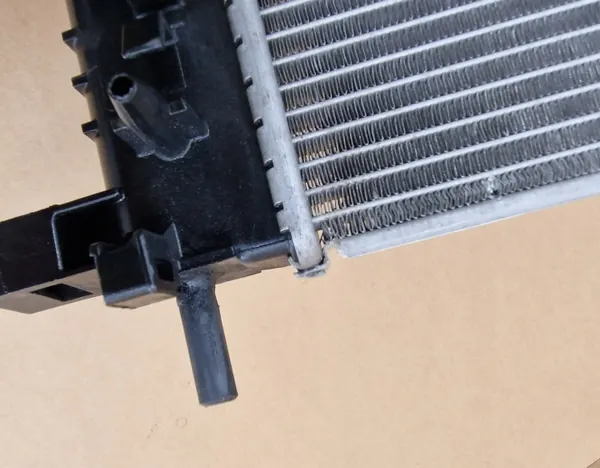 Radiateur d'eau OEM F&5*4 214107326R pour Dacia/Renault image 5