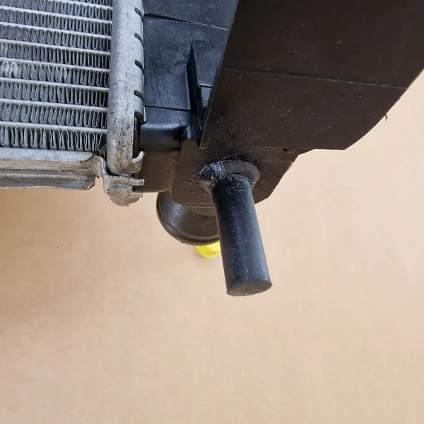 Radiateur d'eau OEM F&5*4 214107326R pour Dacia/Renault image 6