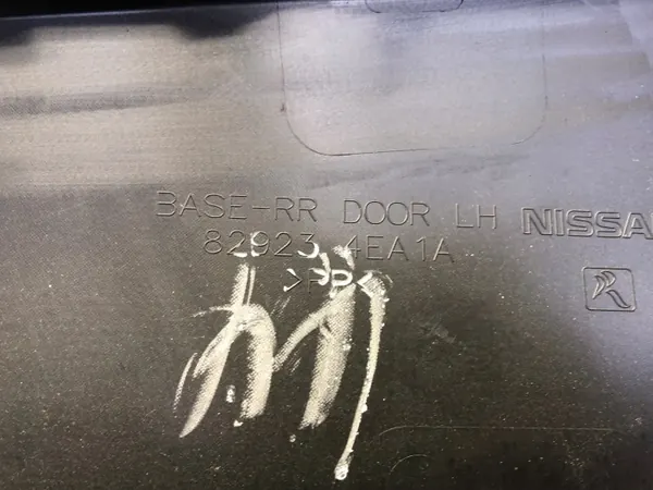 Nissan Qashqai J11 Vänster Bakdörrsbeklädnad OEM 829234EA1A image 3