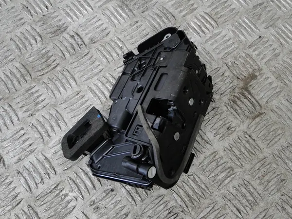 Vänster Bakdörrslås VW Touran OEM 5TA839015L image 3