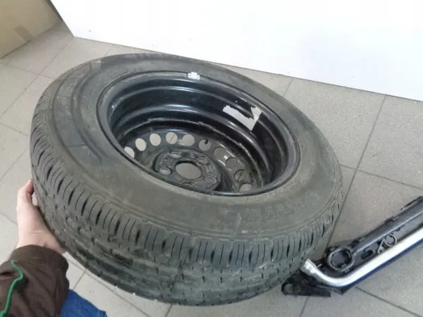 Roda sobressalente e macaco VW Transporter T6 2.0 TDI 2022 image 5