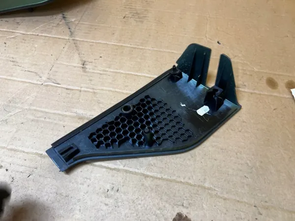Ford Kuga MK3 Linke Kofferraum-Scharnierabdeckung OEM LV4B-S42947-AFW image 3